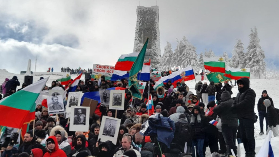 Освиркаха премиера и председателя на парламента на Шипка – видео