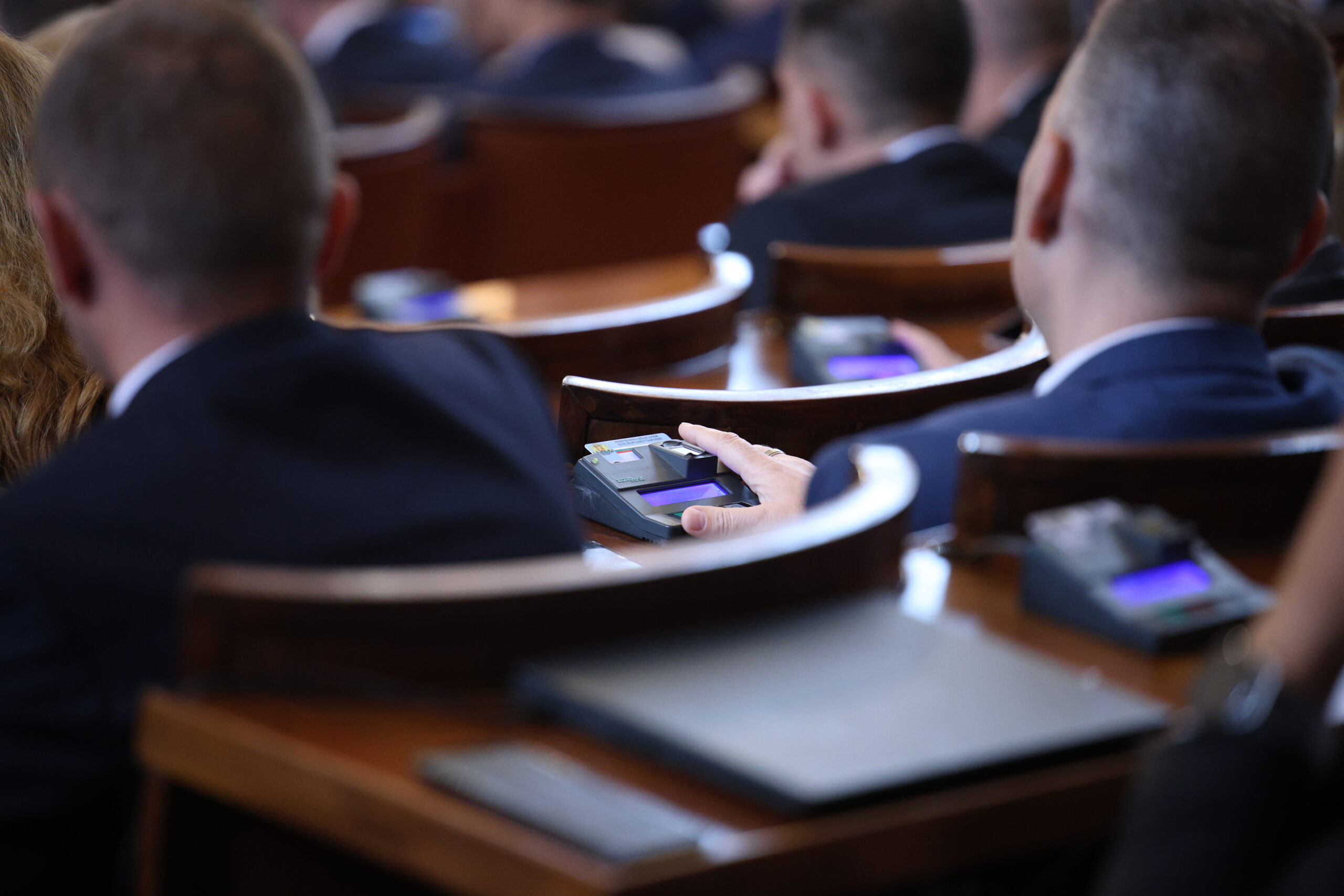 Парламентът отхвърли предложението за провеждане на референдум за еврото – видео