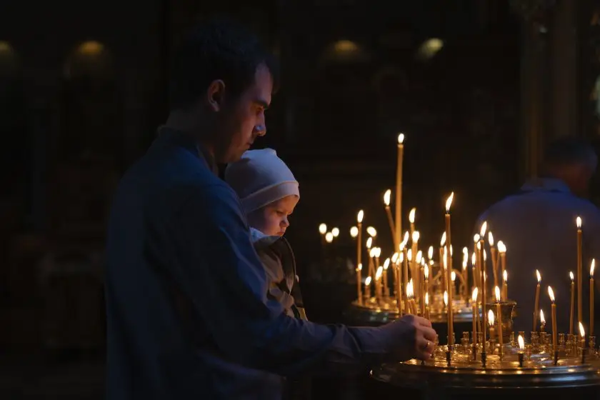 Хиляди посрещнаха Великден в Украйна