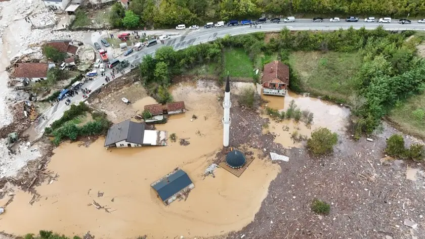 Босна под вода, най-малко 21 жертви, безследно изчезнали над 40